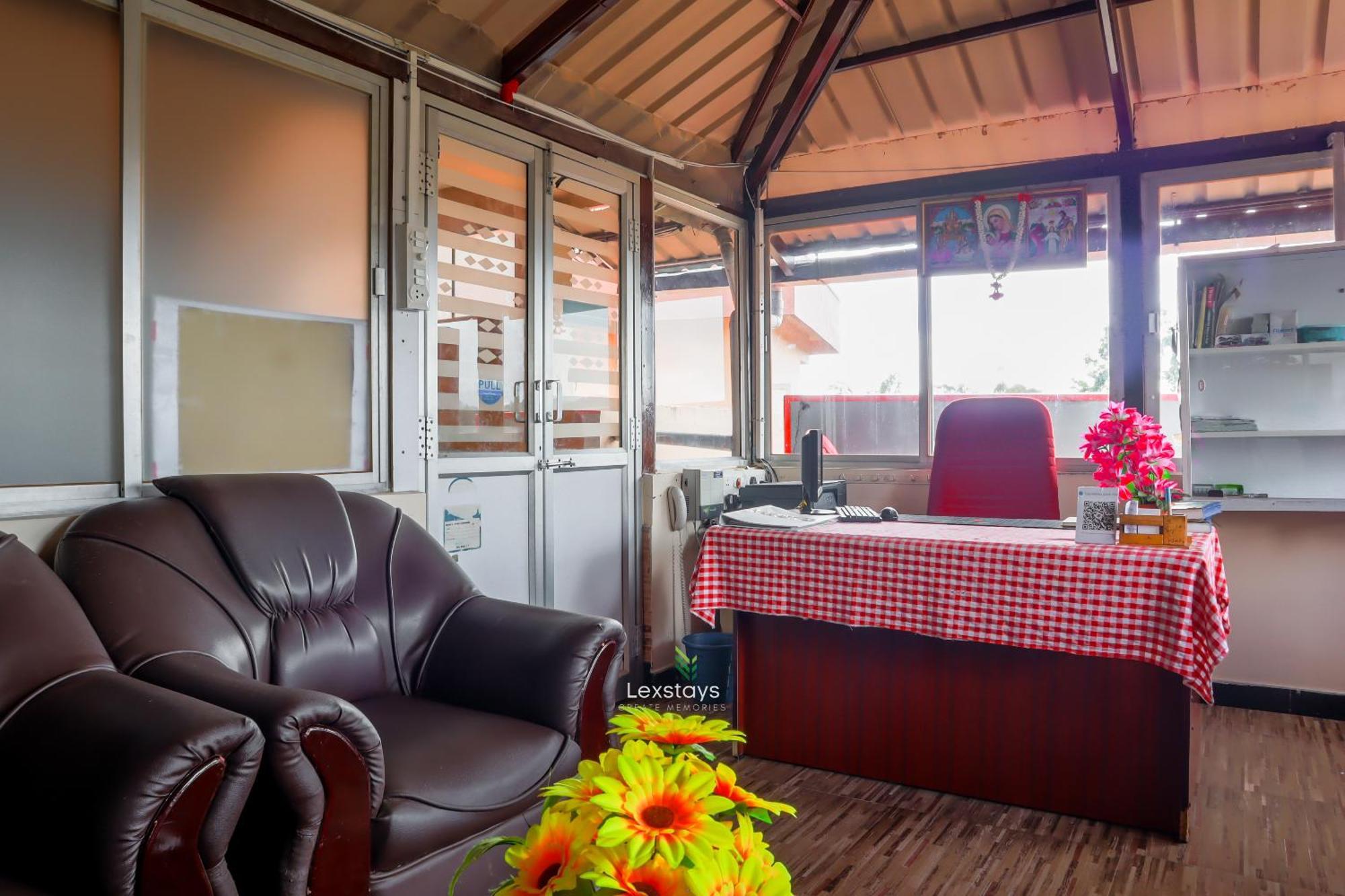 Vijaya Deepa Guest House By Lexstays クーヌール エクステリア 写真